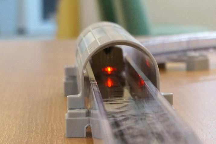 jACi[̃e[CǵAJRC̒djAƓlɐԐF