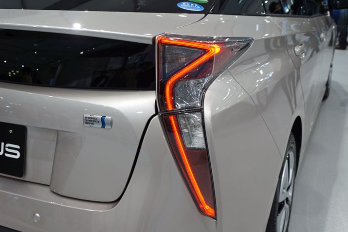 �����I�ȃe�[�������v��������LED