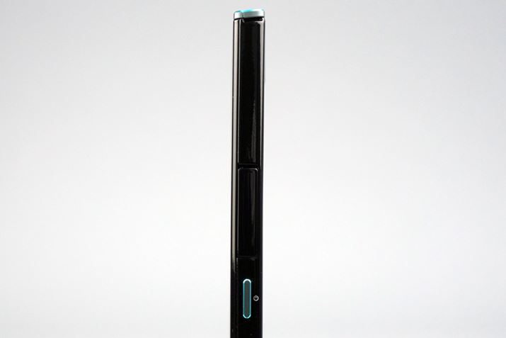 ^tF-02H̃{fBBtH[}ȃV[łg₷fUC