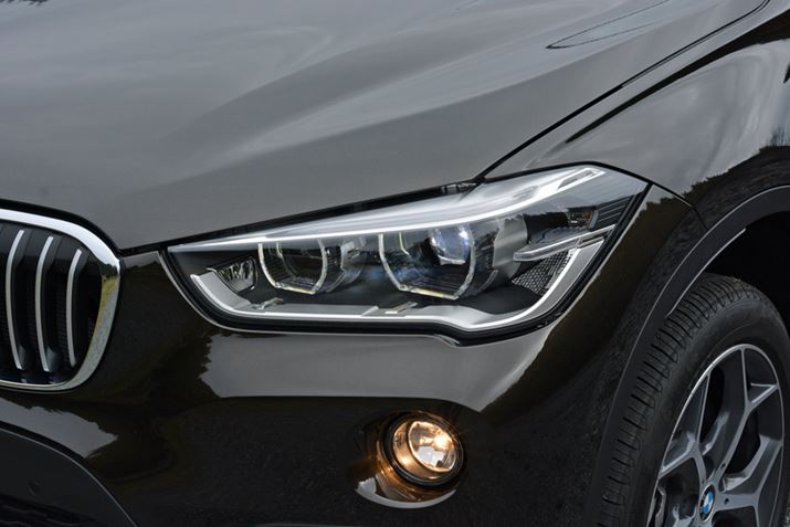 �w�b�h�����v���ӂ̃f�U�C�����ABMW�̓`���ł���ۖ�4�����`�[�t���p��