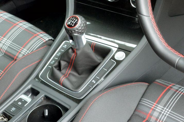 St RStGTIƂɁADSGx[XƂ6MT𓋍ځB^ƌyʉ̗Ă