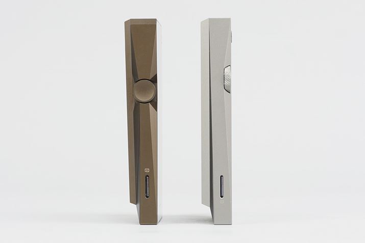 {̉EʁiFAK380AEFAK320jB{[Rg[mu̓ڈʒuقȂ