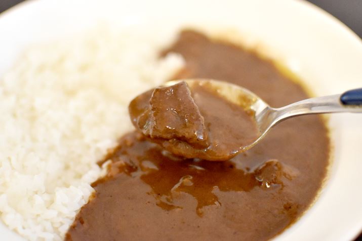 TT̃J[ÊȂɃr[tSbƓĂ܂