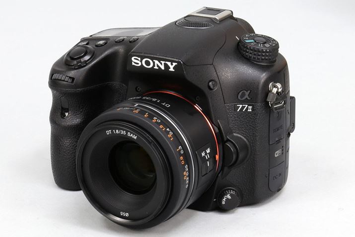 DT 35mm F1.8 SAM�B�{�f�B�̓�77 II