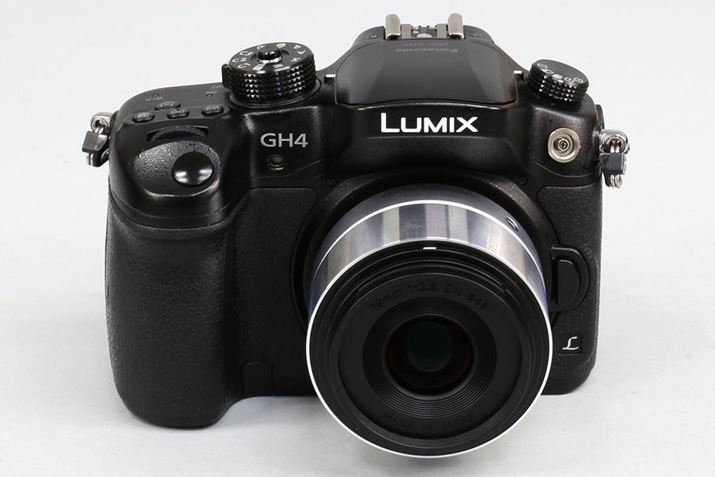 19mm F2.8 DN�i�V���o�[�j�{�f�B��LUMIX GH4