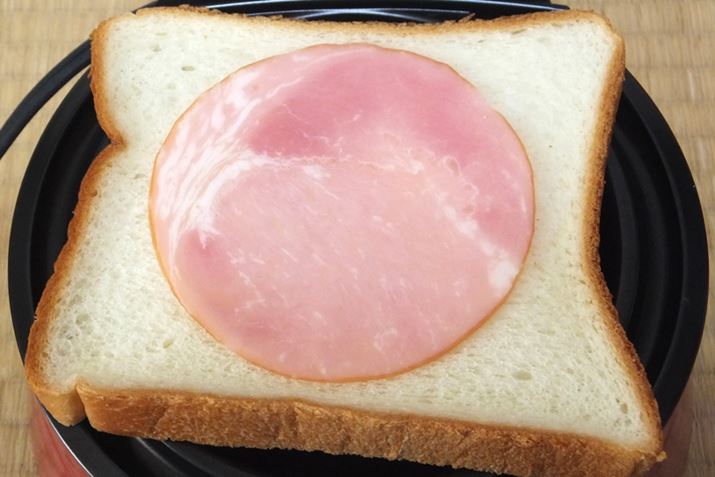 8���؂�̃p���Ƀn����1���̂��Ė�2���Ă�����