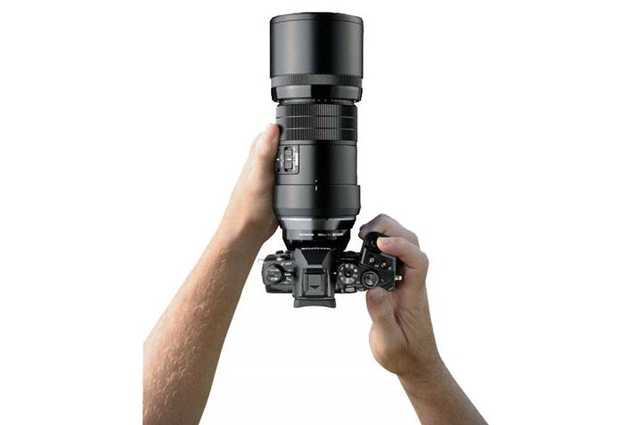 35mmZ600mm̉p̒]YTCY̓RpNgB莝Be\