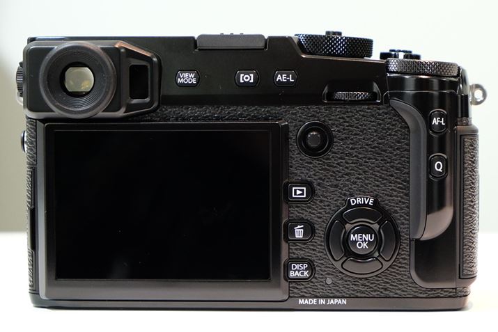 �w�ʂ͉E�葤�Ƀ{�^�����W��