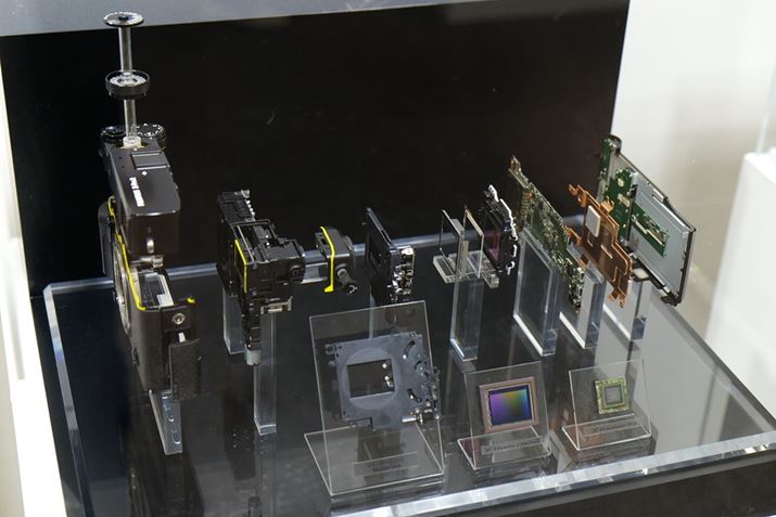 X-Pro2�̊e�p�[�c�𕪉���������