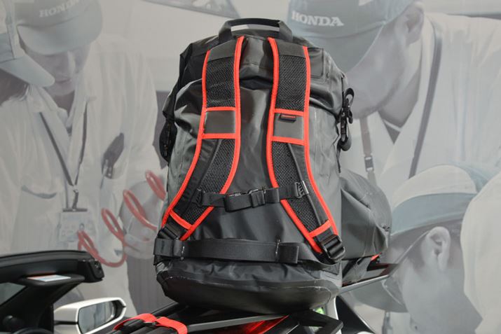 Modulo S660 Study Model̏ɏו́A2̃bNTbNƂȂĂ