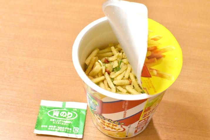 �t�^���J����ƁA�|�e�g�̎R���B�d�グ�p�̐̂�������Ă��܂���