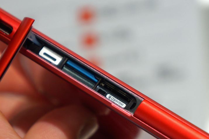 microSDXC[J[hXbǵAő200GB܂œmFĂ