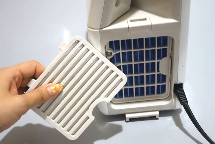 {̂̍EɁuA}tB^[v̗pĂAzCAQU܂