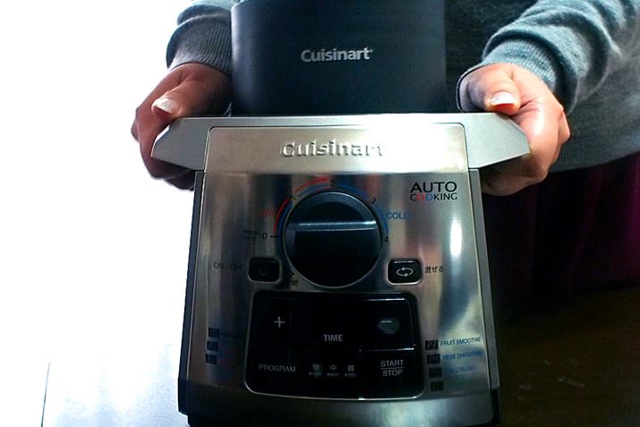 dłA{̂Ɏ肪tĂ̂ŁAӊOƃNɎグ܂