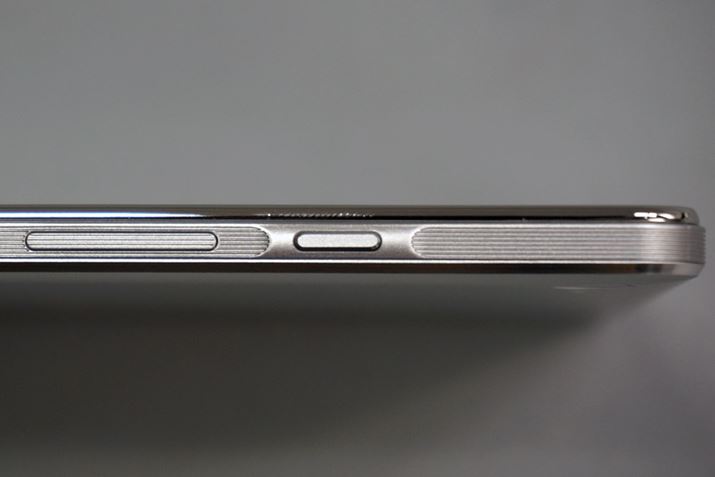 ���ʂׂ̍��Ȏd�オ����ǍD�B�{�^���͂��������Ȃ��J�`�b�Ƃ��������S�n��