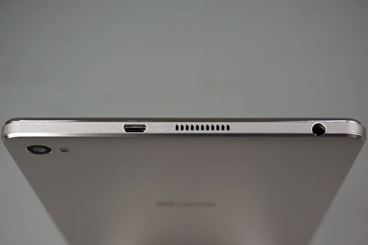 ���E�Z�ӂ̑���2�����ɃX�s�[�J�[������Ă���A�X�e���I�Đ����\