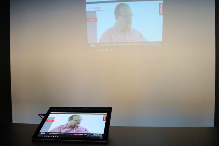 �v���[���^�[���W���[�������t����΁A2m���60�^�̉�ʂ𓊉e�ł���