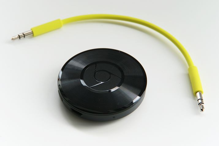 Chromecast�Ɠ����~�`�f�U�C����Chromecast Audio�BLP���C���[�W���čׂ��a�������Ă���