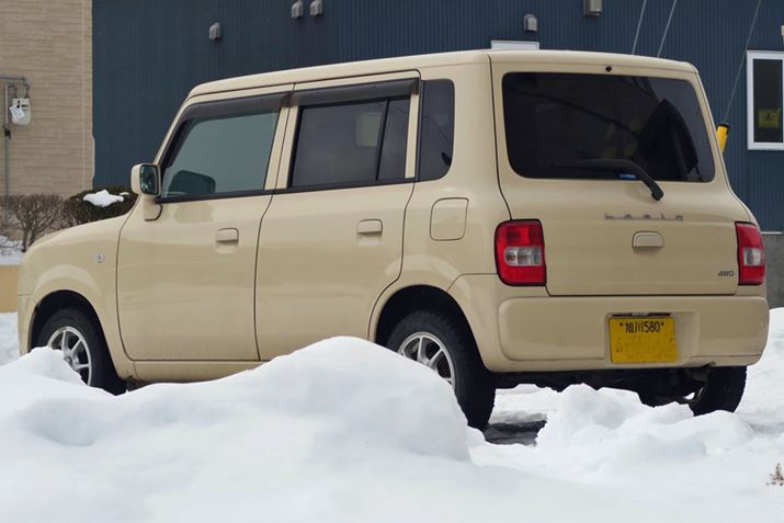 ����n�тɕK�{��4WD�B�����A�N���}���Ƃɋ@�\�̈Ⴂ�Ȃǂ̈Ⴂ�����݂���B���̈Ⴂ��������悤