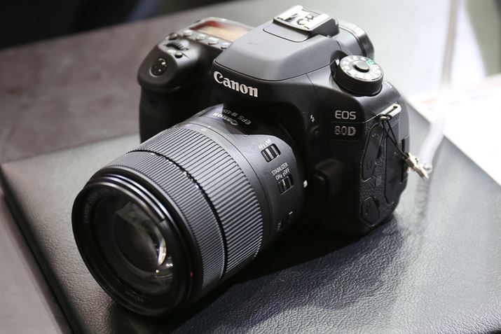 uEOS 80DvɁuEF-S18-135mm F3.5-5.6 IS USMv𑕒