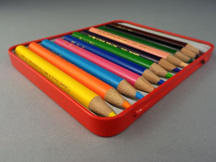 ZenFone Zoom̍Lp[BڂN₩ȐFŁAV[vlX߂Ȉۂ