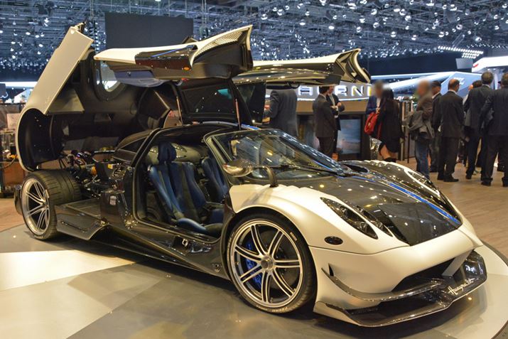 XEF[f˂̃X[p[J[[J[łP[jOZOV[ɎQB̃foiĂ