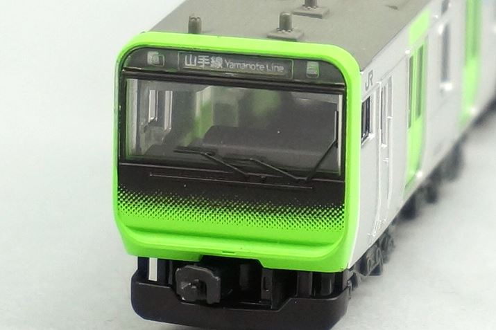 E235n̐ʁB̉ɃOf[VfUC͐VăCpNg܂