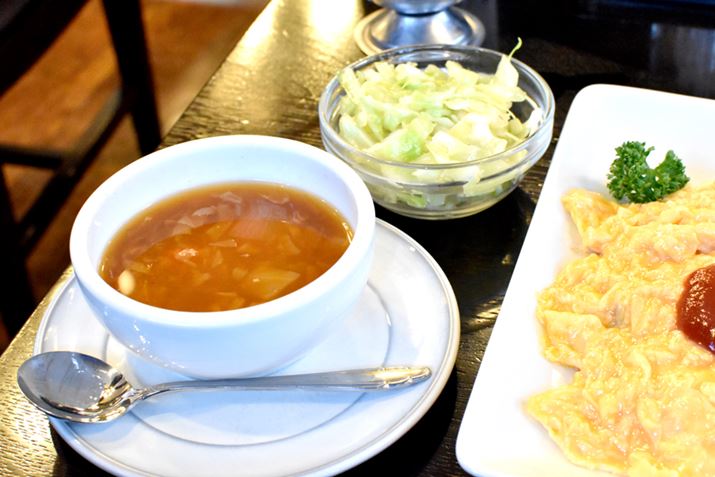 �r�b�N���I ��i�̃R�[���X���[�ƃ{���V�`�͊e50�~�ŐH�ׂ��܂�