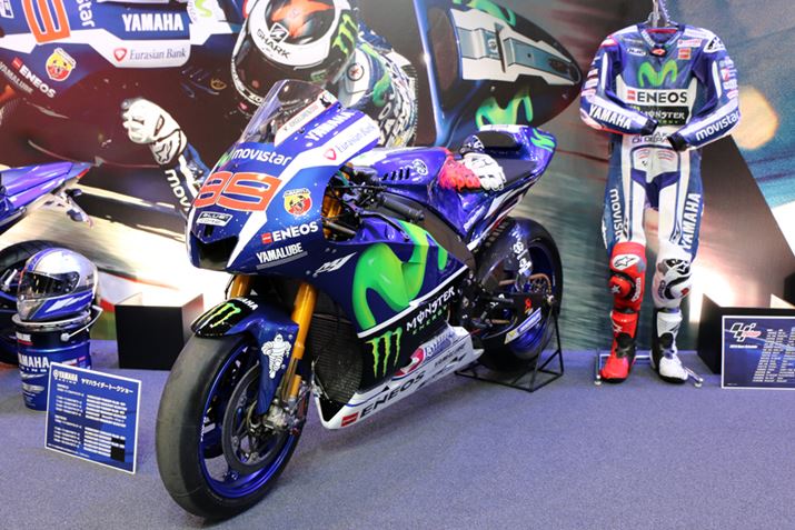 2015�N�V�[�Y����MotoGP�̃`�����s�I�����l�������z���w�E�������\�̏�����uYZR-M1�v����I���ꂽ