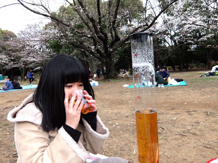 悤₭߂BȂ̎̃XV_[̂悤ɖڐ肪Ă