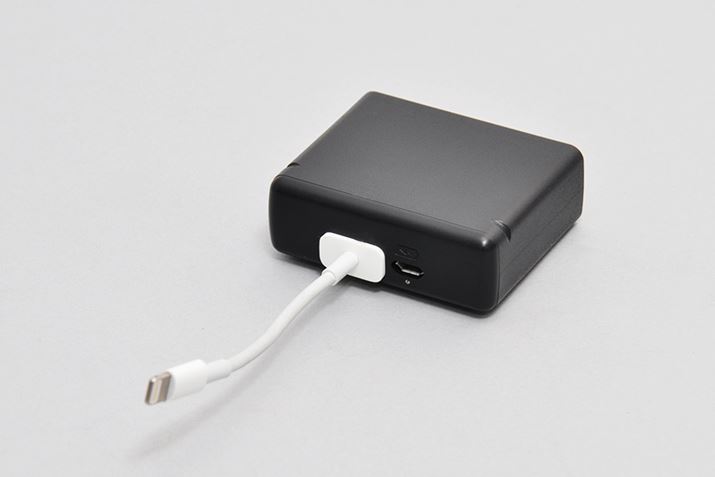 BLightning to USB Camera Adapter̂܂܎gpĂ邽߁AP[u͎O\ׂMicro USB|[gMojo[dp