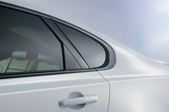 XEɂ͂ȂȃhǍCs[ɏȑݒuĂAtH[}ȃC[W`Ă