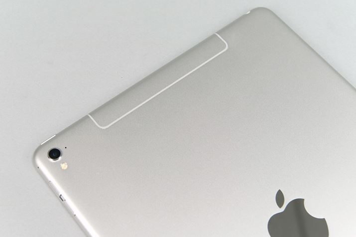 fUCiPad Air 2ƂقƂǓAWi-Fi{Cellularf̃AeĩfUCقȂ