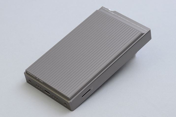 A~̃j{fBBwʂɂ̓EF[uH{ĂBɂłȂAMʂBJ[̓`^jE