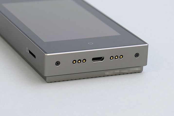 {̒ʂmicroUSB|[gBׂ̗ɂsړ_͊gN[hp̂