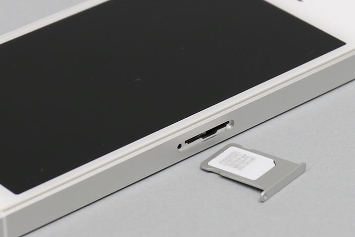 t̃sSIMgCoAnanoSIMJ[hZbgBƂ̑Oɖ{̂̓d؂Ă