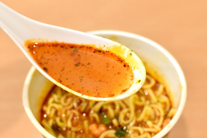 �ꌩ�A�h�����������ȃX�[�v�B�������A���X�Ɠ��l�ɁA�_�������Ȃ�����Ă��܂�