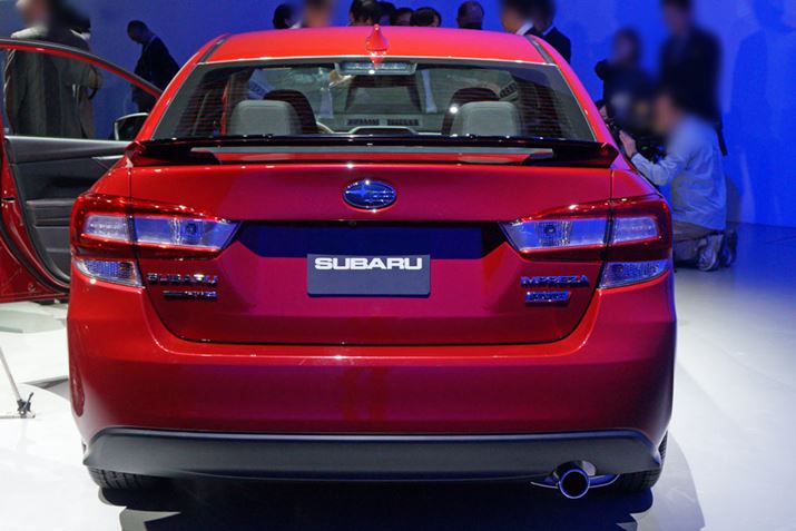 �W���Ԃ̃��A�ɂ̓E�C���O���t�����Ă���