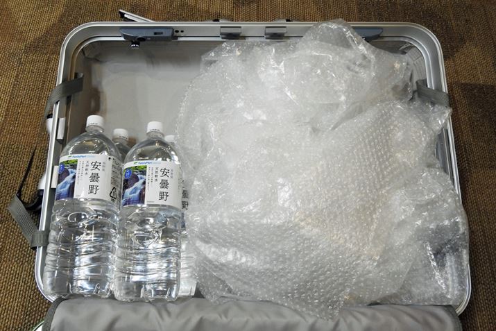 Б8.3kgłЕ0.3kgɂȂ悤ɒgZbgBX[cP[XƂ킹15.6kgmȐl