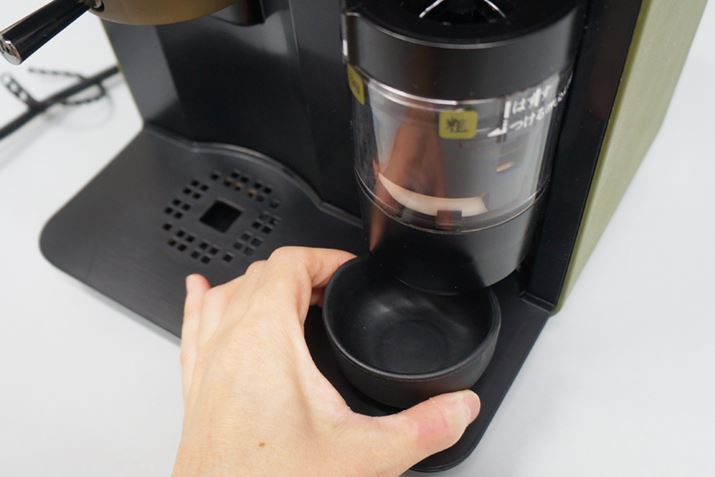 �҂��ꂽ�������͂��������̒ꂩ�痎����̂ŁA���������̉��Ɏ󂯎M�i�t���i�j���Z�b�g���Ă�����s���悤