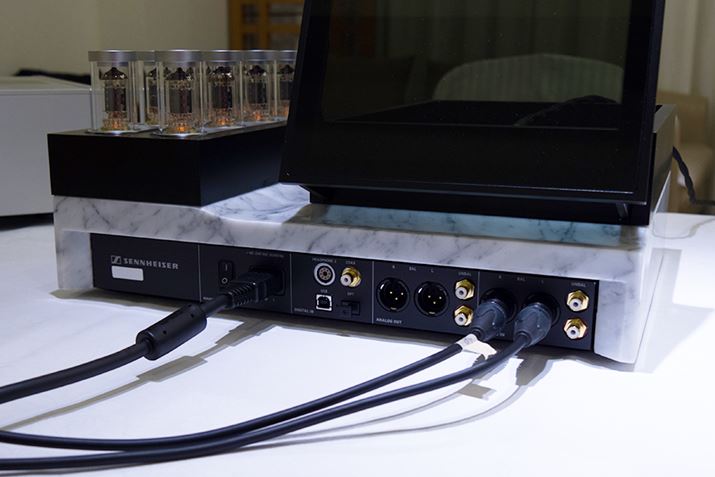 AiO͂łȂAUSBȂǂ̃fW^͂ڂĂ