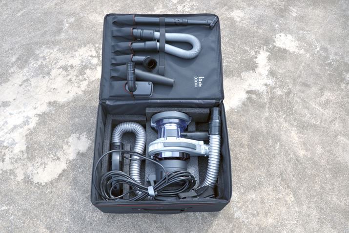 pobO̒ɂ́A{̂ƕt̃A^b`g܂Ƃ߂Ď[\