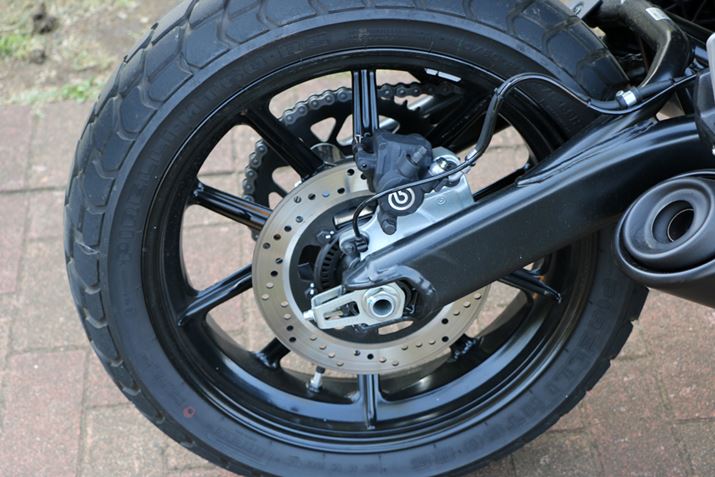 245���f�B�X�N��1�s�X�g���L�����p�[�ō\�����ꂽ���A�́A�O��Ƃ���ABS��W������