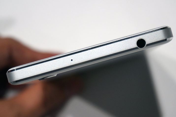 wbhz[q̓{fB̏㑤ʂɔĂ