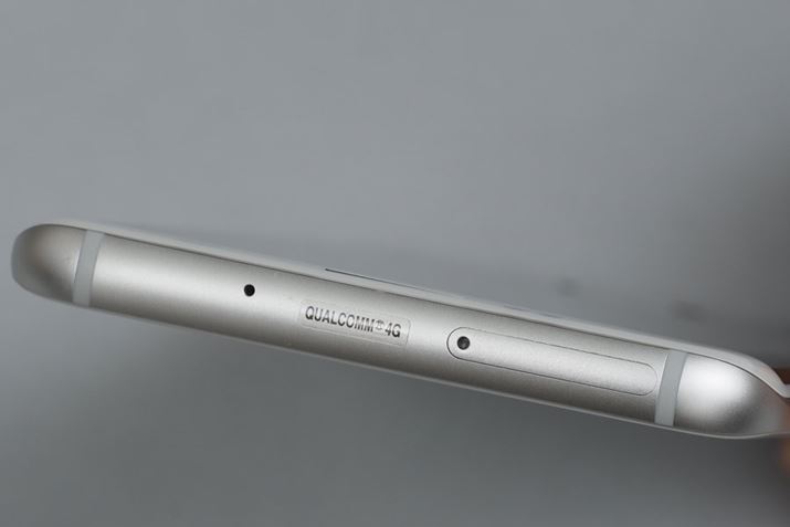 ʂɂSIMJ[hmicroSD[J[h}ރg[zuĂ