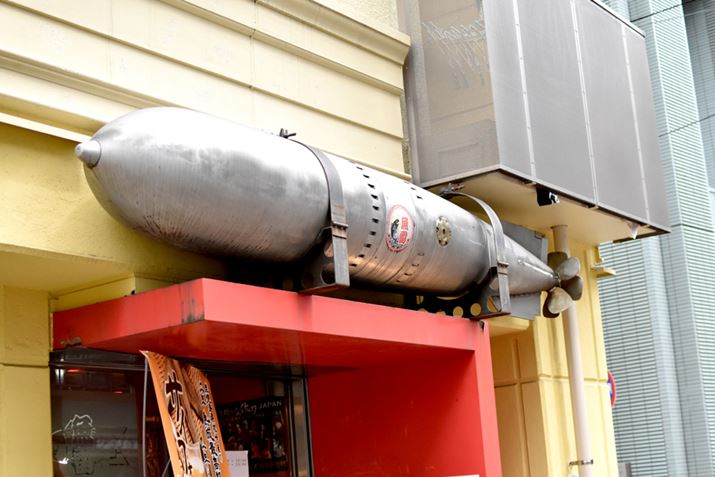 ���X�̓�����ɂ́A�h�[���b�ƃf�J���������I 