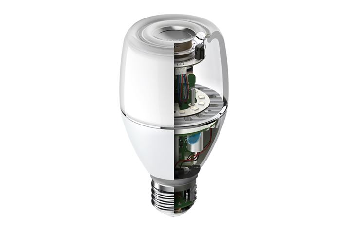 LED�̔z�u�Ȃǂ����������ƂŁA�R���p�N�g��⟑̂͂��̂܂܂ɁA�X�s�[�J�[�{�b�N�X�̗e�ʂ𑝂₵�Ă���