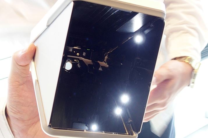 uOmoidoriv̓ɂ́AEꂼ2LEDڂĂ܂B͈ꕔ~[ɂȂĂ܂