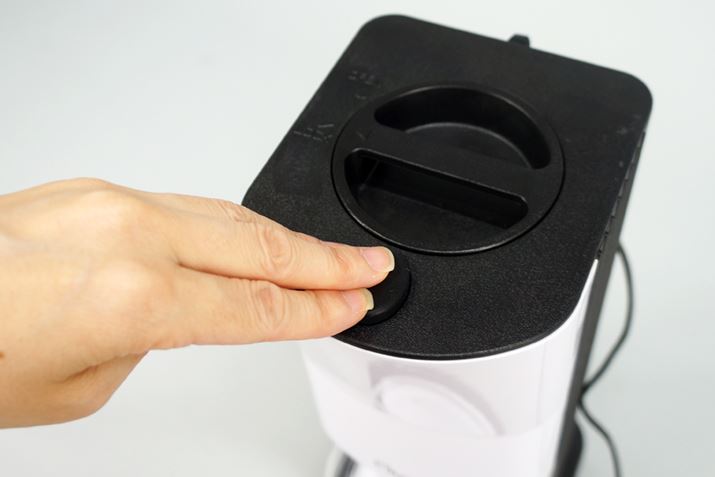 {̏㕔ɂXCb`ĂԂ쓮dlȂ̂ŁAJnE~fs