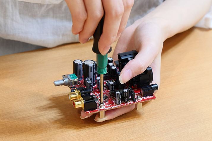 ri߂̃Xy[T[j̎lɃlW~߂